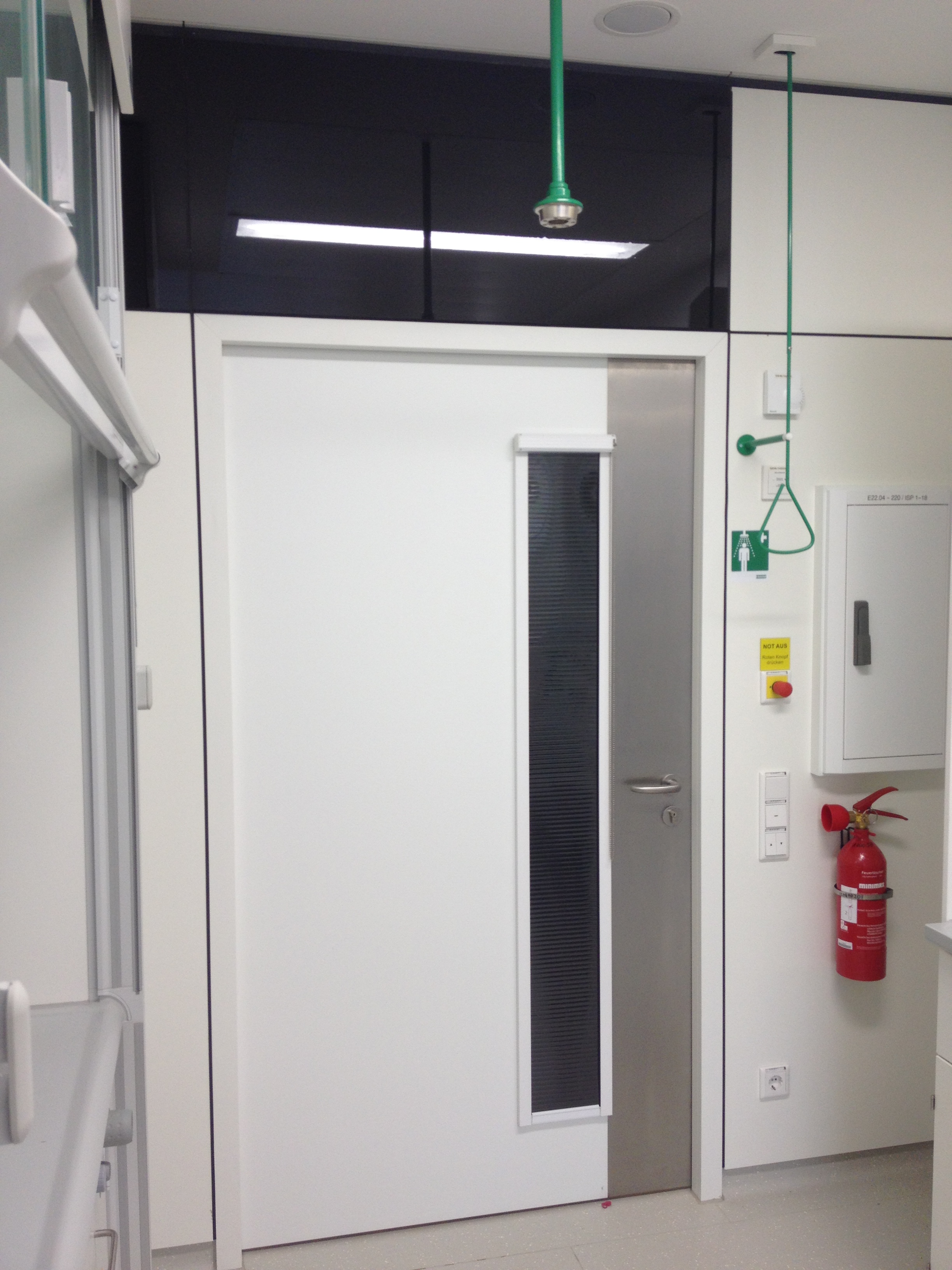 UNI Düsseldorf - Sonnenschutz- und Blendschutzrollo eingesetzt im Labor