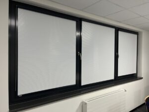 Verdunkelungsrollo für Fenster + Türen ab 150 mm Breite